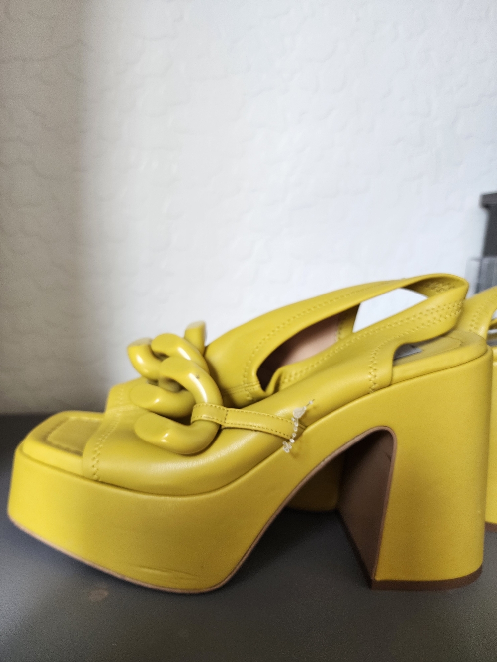 Stella McCartney Yellow Platform Chain-Link Slingback Heels - Picture 7 of 8